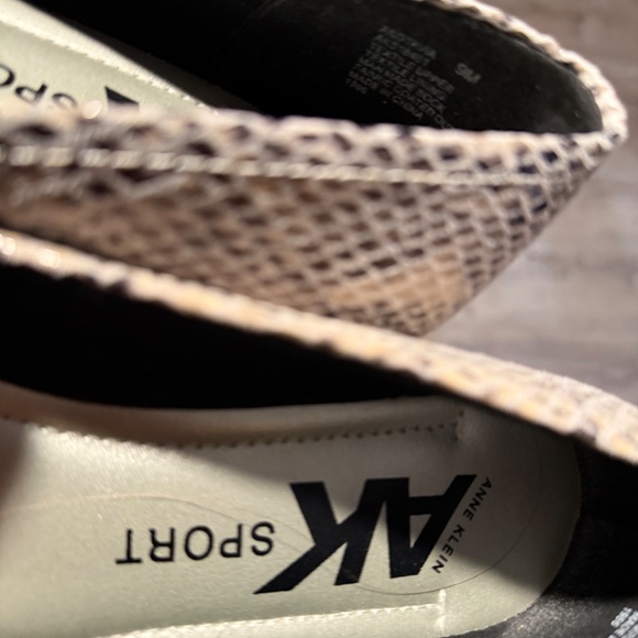 Anne Klein Snake Flat 9 EUC - Picture 11 of 11